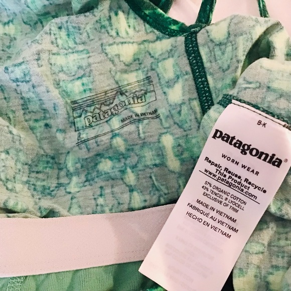 Look 👀 Fun Back Patagonia Athleisure Dress with Adjustable Fit - Picture 6 of 6